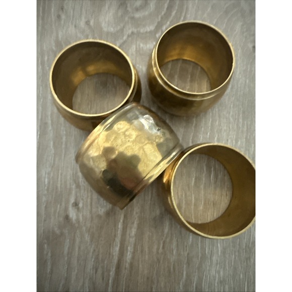 Hammered Brass Napkin Ring Holders Vintage Set of 4 Gold Tone - Picture 3 of 3